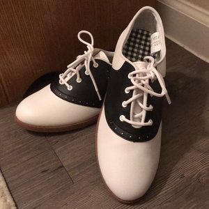 Vintage Inspired Black/White Oxfords
